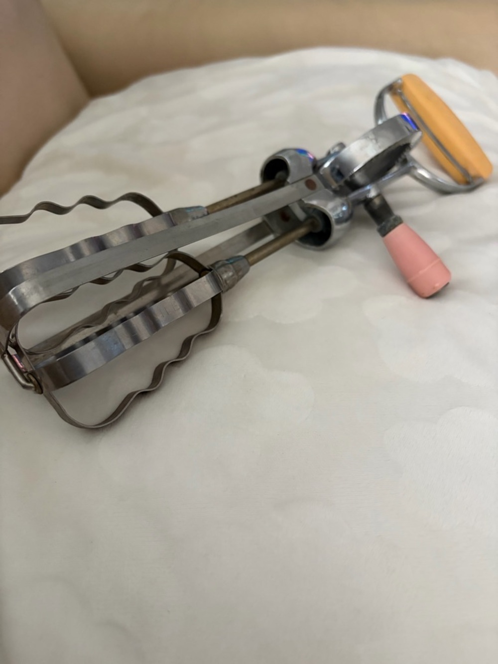 Vintage Flint Best Hand Mixer with Pink Handle